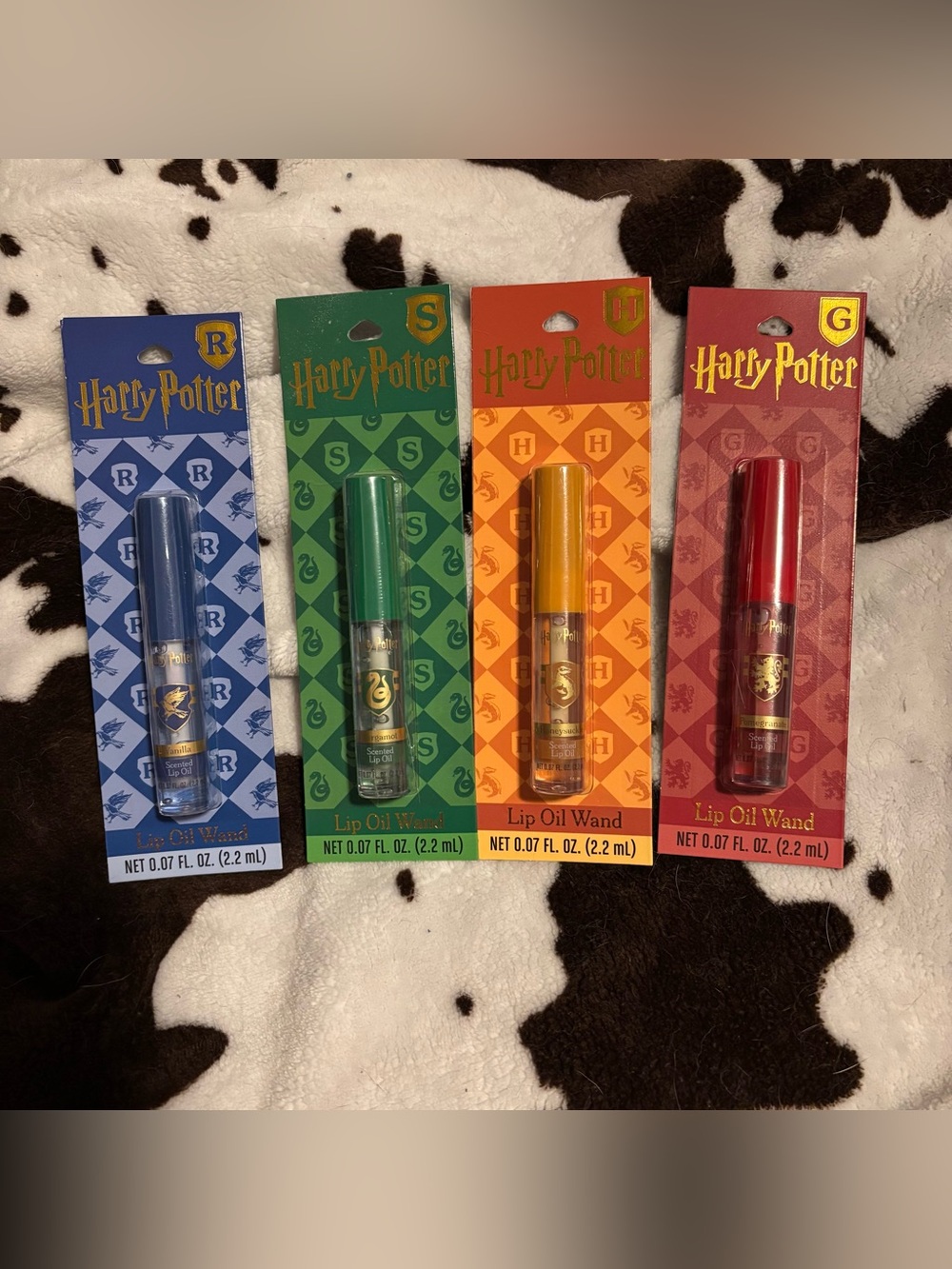 Hogwarts Houses Lip Oil Wands-NEW-
Gryffindor, Hufflepuff, Ravenclaw, and Slyth